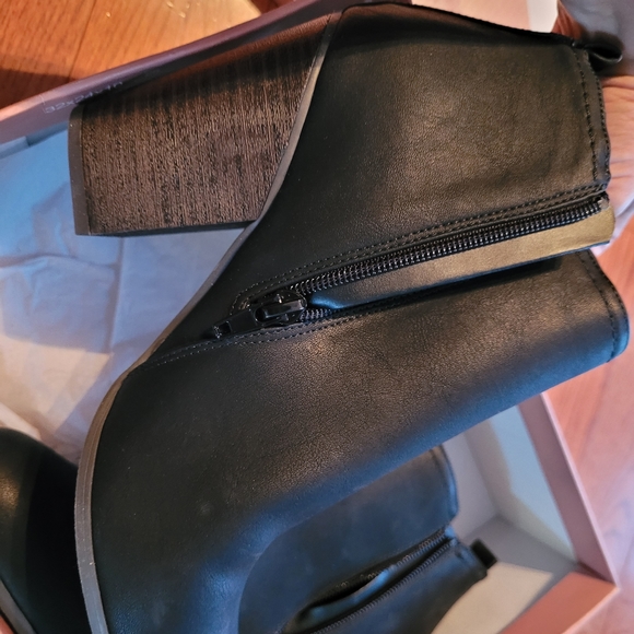 Women's FERGALICIOUS Boots - Picture 2 of 5